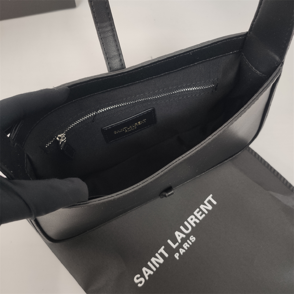 Replica Saint Laurent Cassandra  Le 5 à 7 Hobo Bag