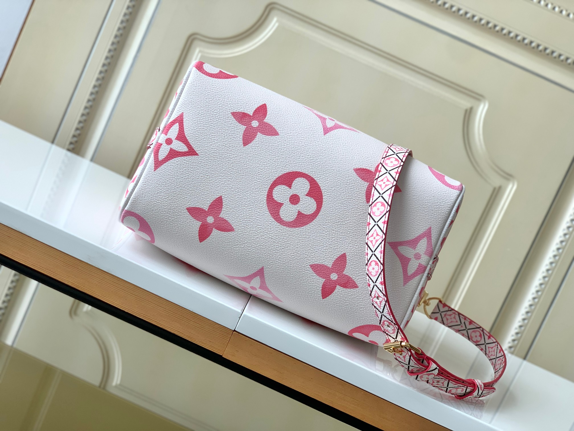 LV Speedy Bandoulière Giant Monogram bag