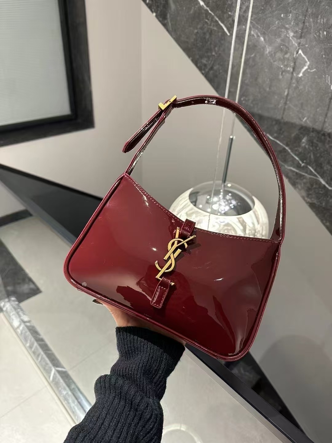 YSL HOBO Patent leather armpit bag