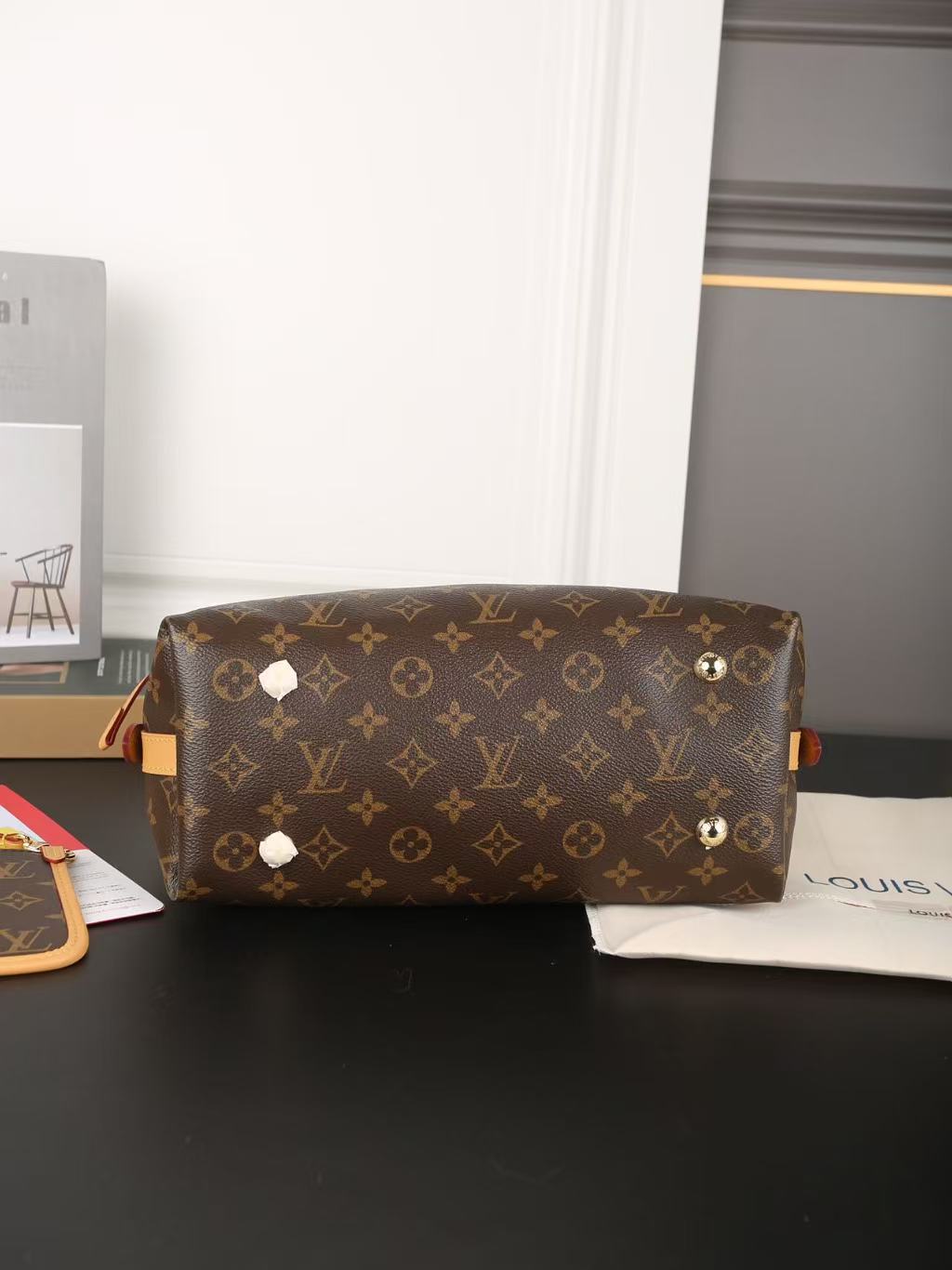 LV Carryall shopping Handbag shoulder carrier bag