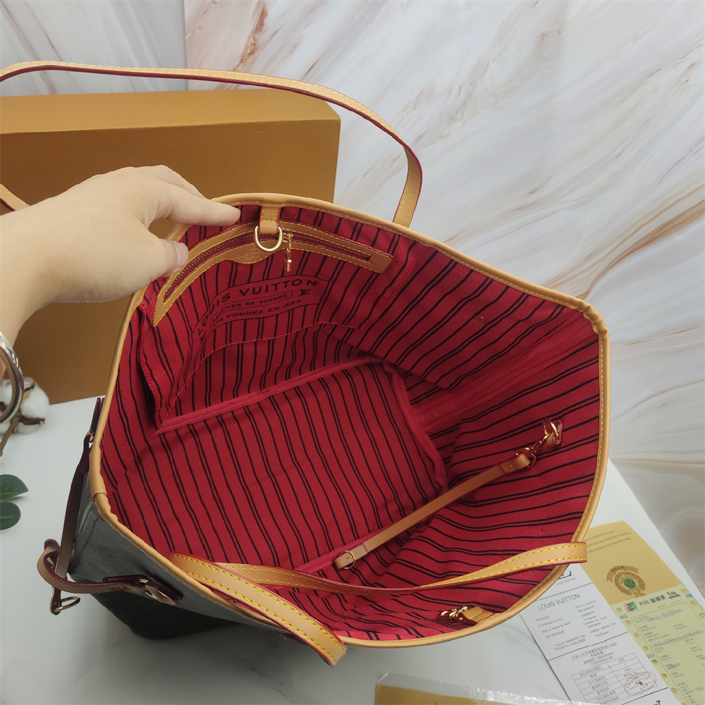 LOUIS VUITTON Monogram Neverfull MM Tote Bag