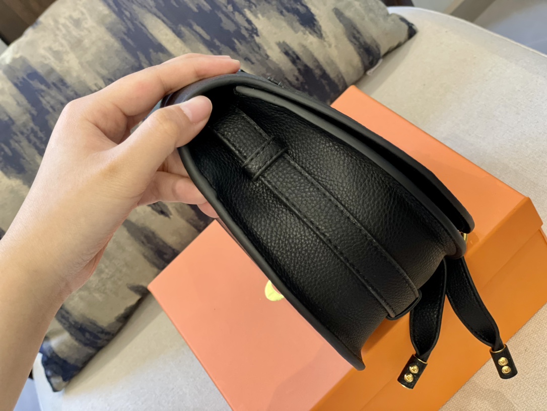 Replica CHLOE'   MARCIE Marcie Small leather shoulder bag with logo engraving