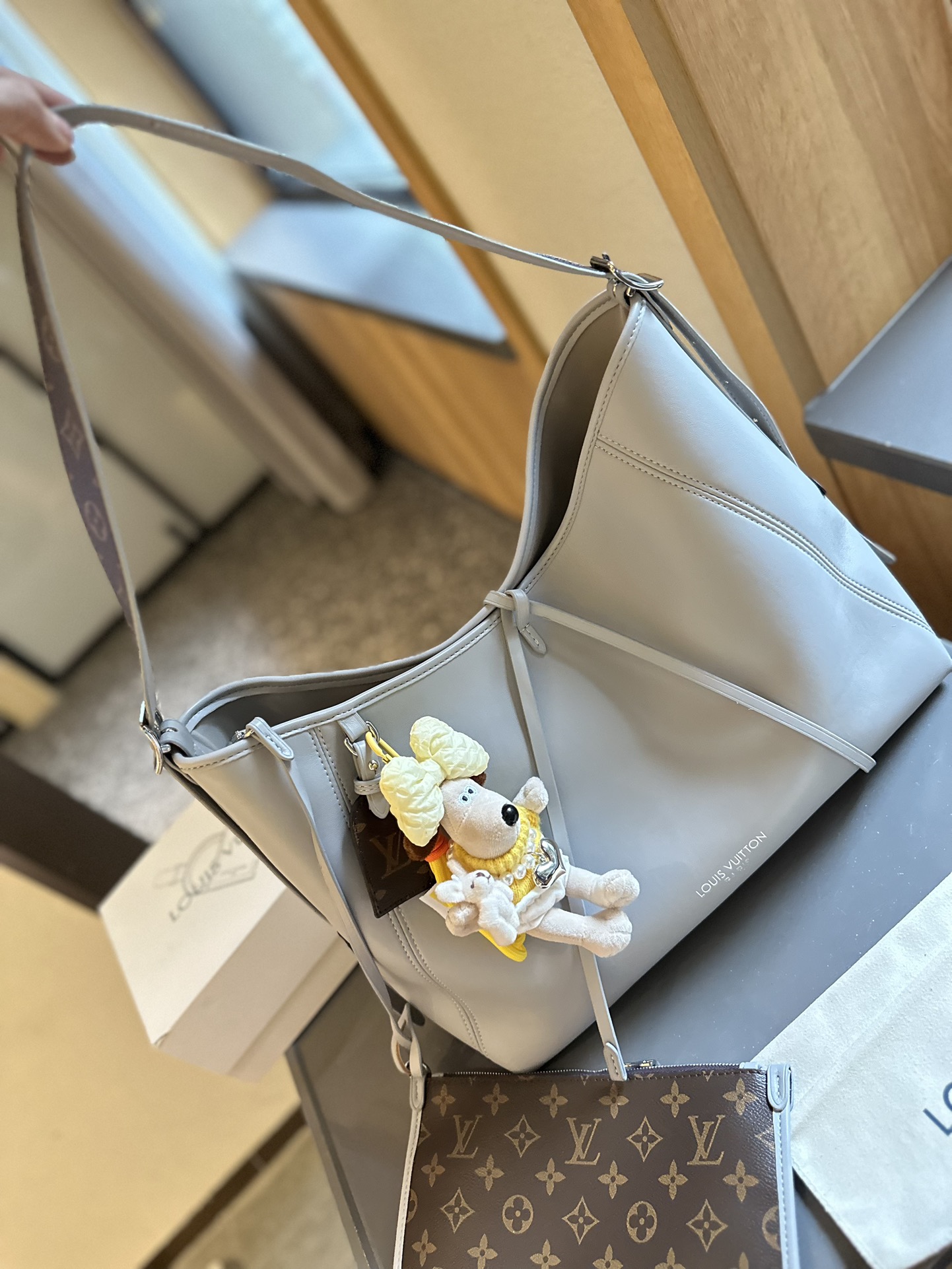 LV Classic new Louis Vuitton Grey Carry all