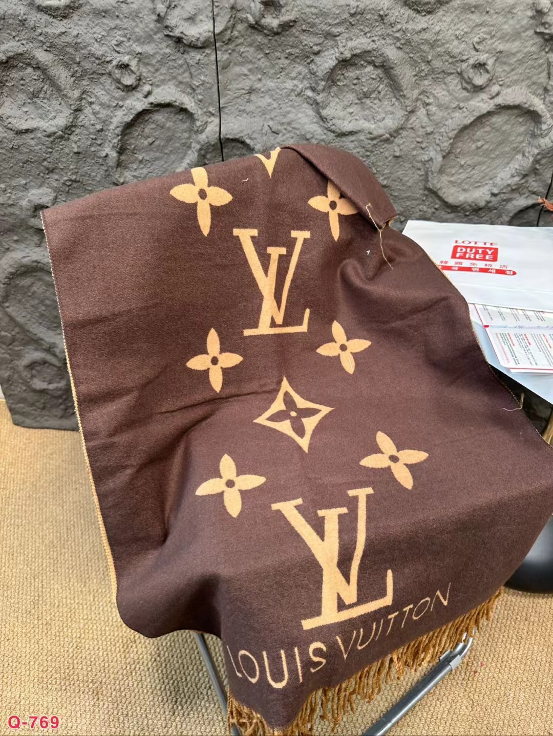 Replica  Louis Vuitton LV Unisex Reykjavik Scarf