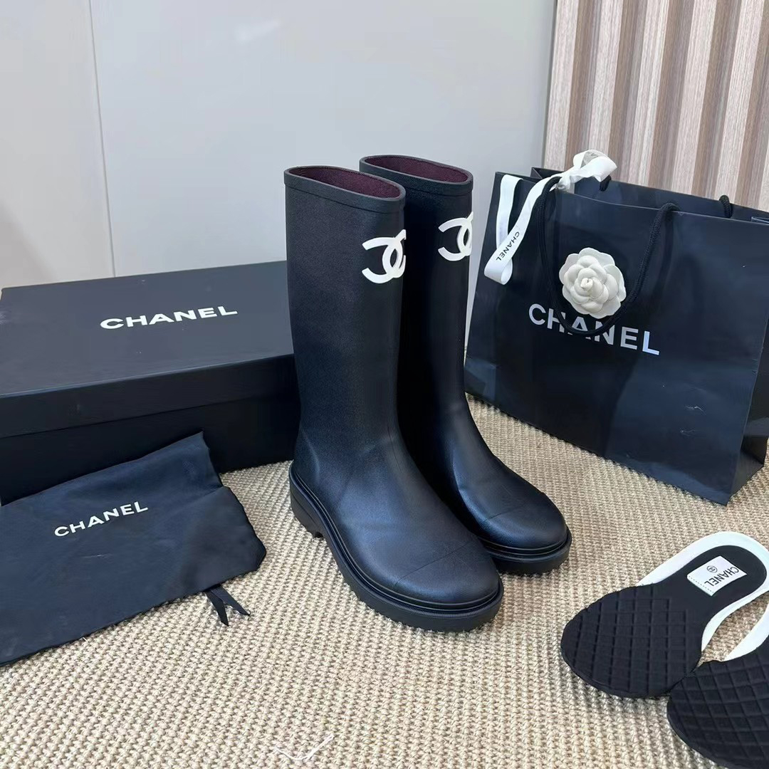 Chanel boots 23FW runway show