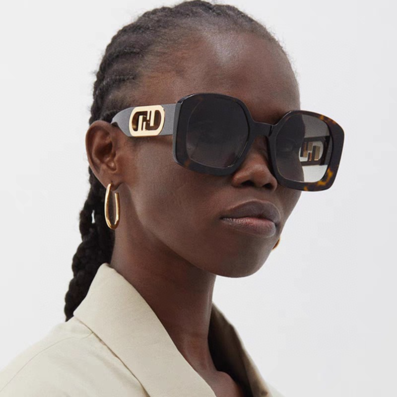 Fendi  O’Lock glasses