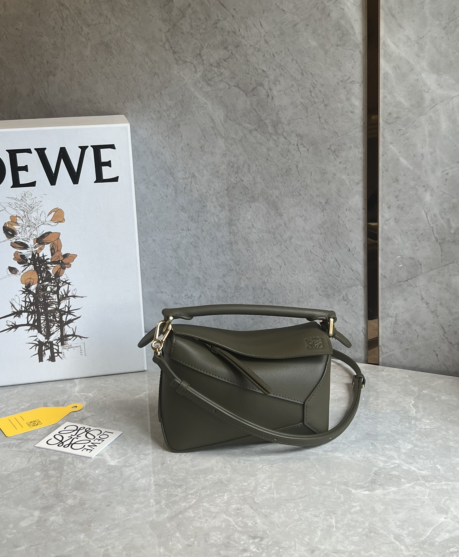 Loewe Cowhide zzle shoulder bag