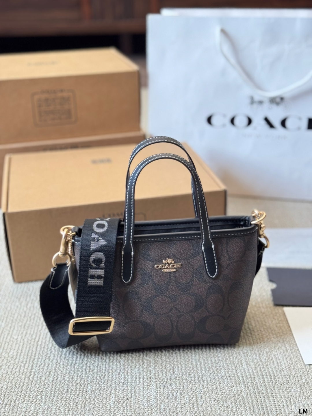 Coach's new small tote bag City series mini size