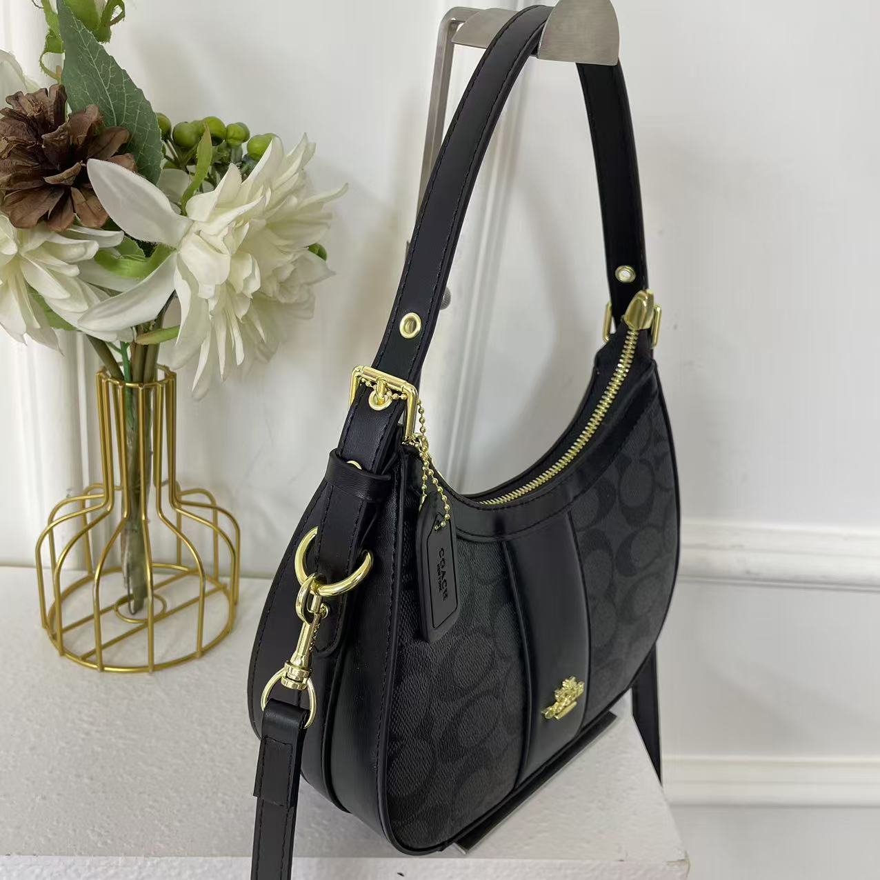 Coach women's shoulder bag armpit bag