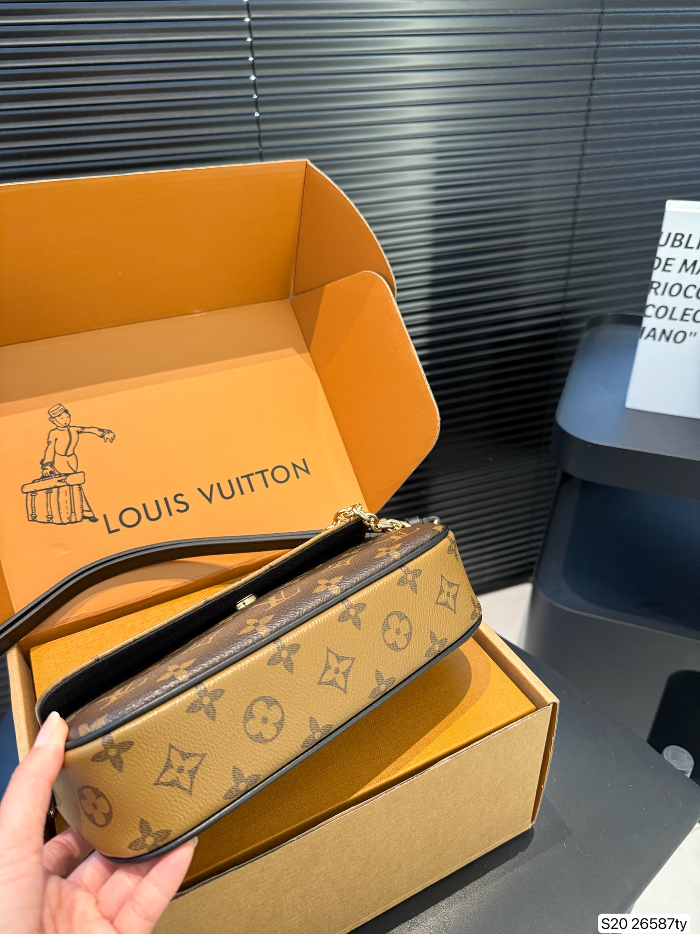 LV ivy underarm bag crossbody bag