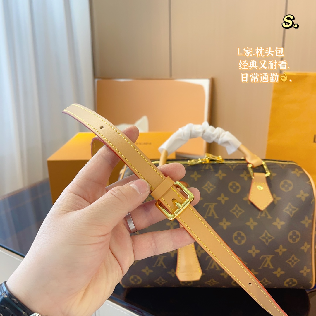 Louis Vuitton presbyopia pillow bag is elegant and low-key