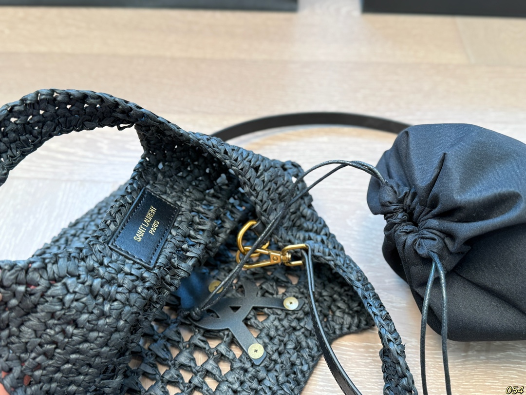 YSL straw bag retro and elegant