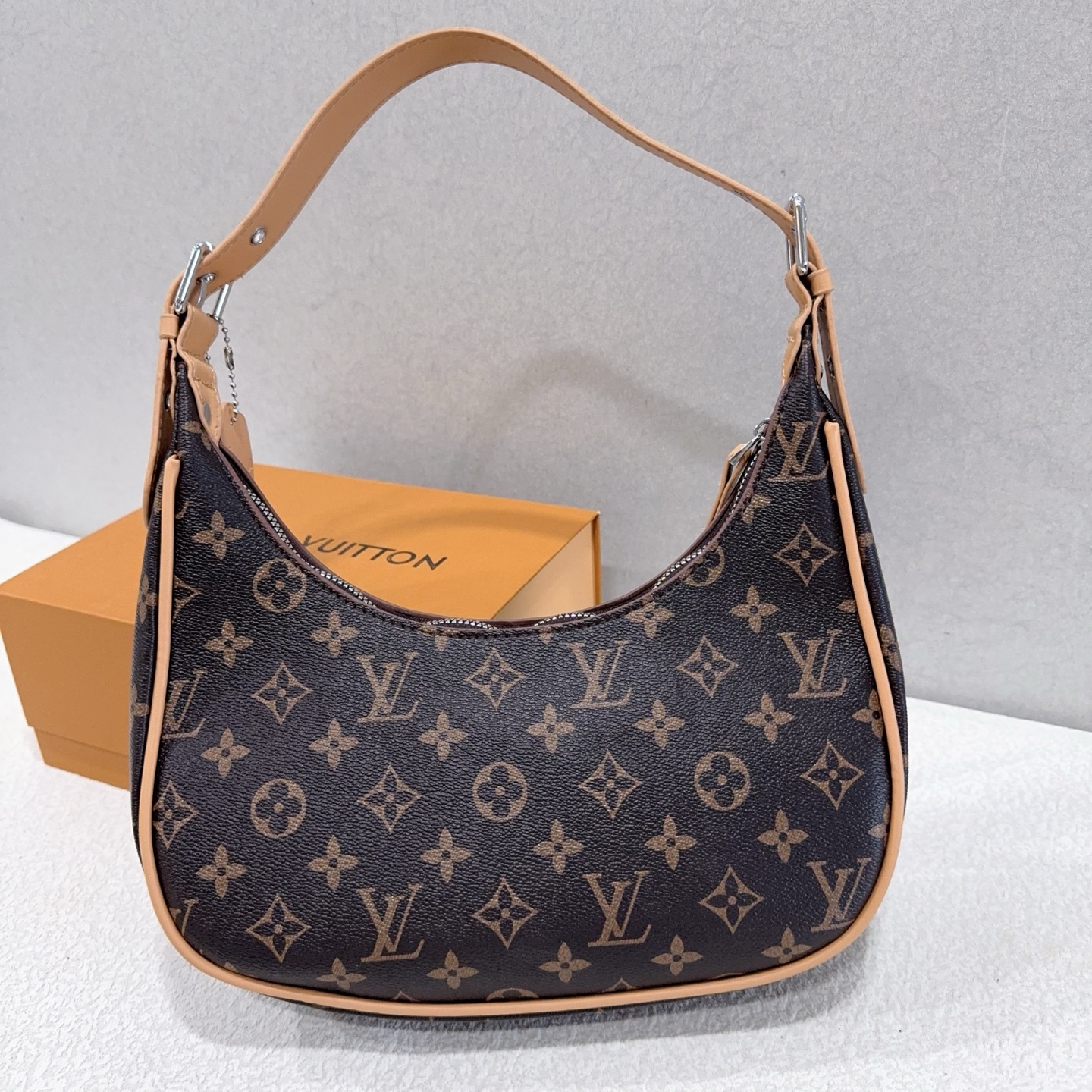 LV single shoulder armpit bag classic presbyopia
