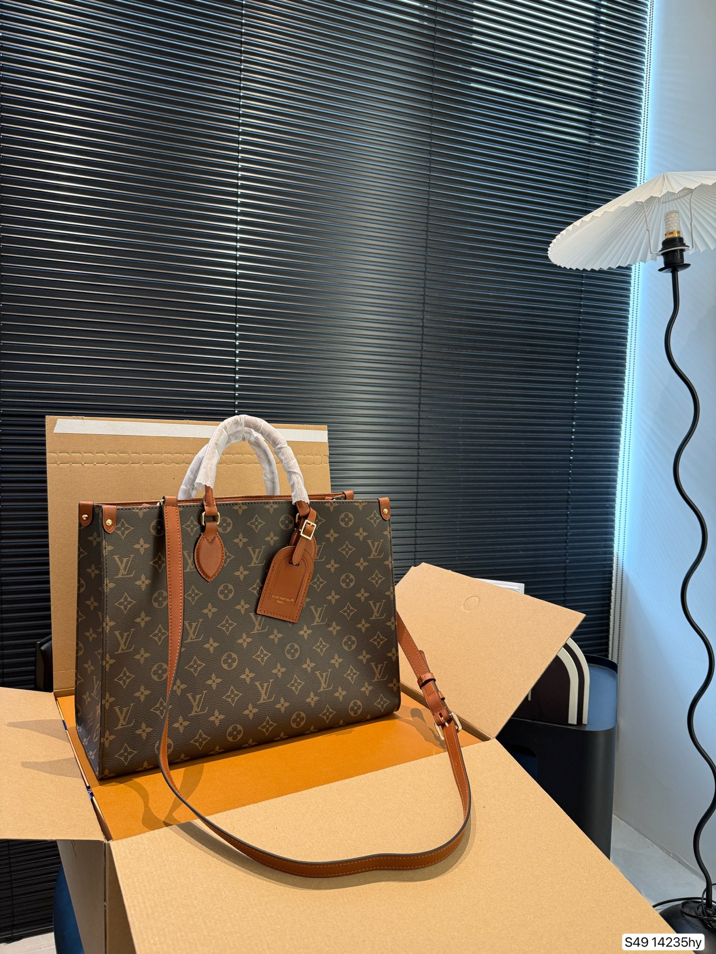 LV classic tote bag