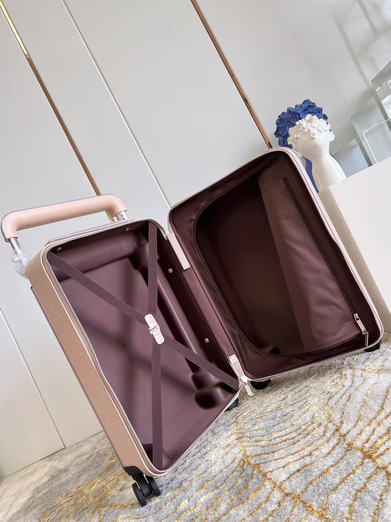LV HORIZON suitcase