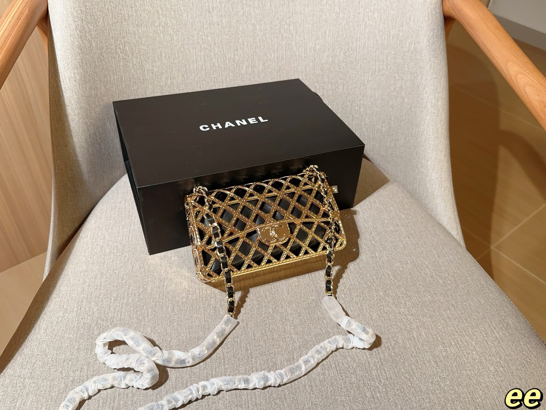 Chanel Hollow metal cf dinner bag