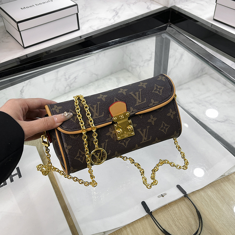 Louis Vuitton Presbyopia Chain Shoulder Crossbody Bag