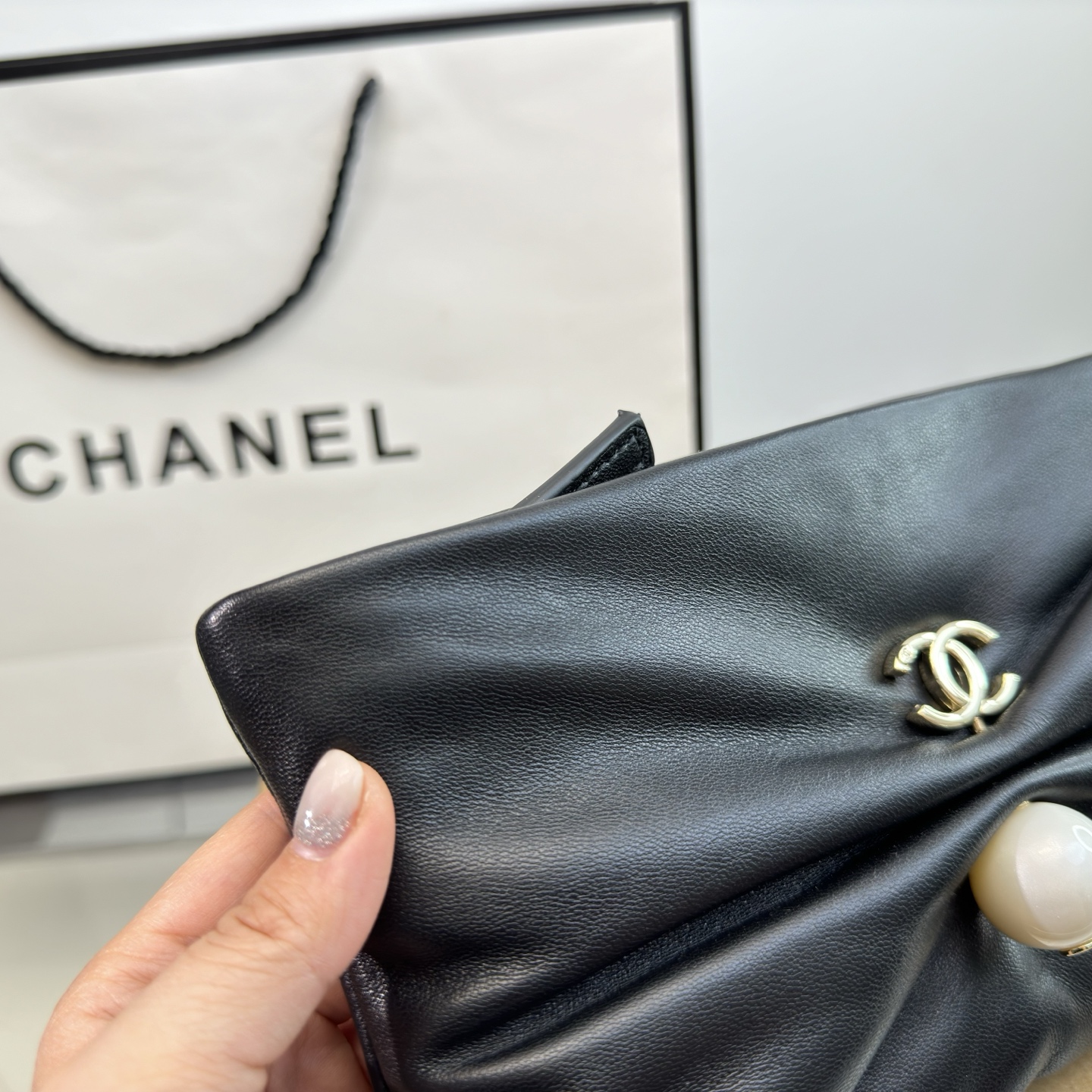 Chanel 25S Pearl bracelet bag