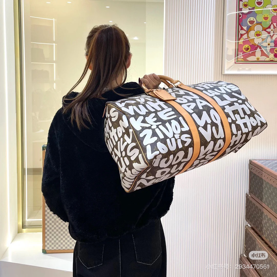 LV Graffiti Travel Bag  Large Capacity