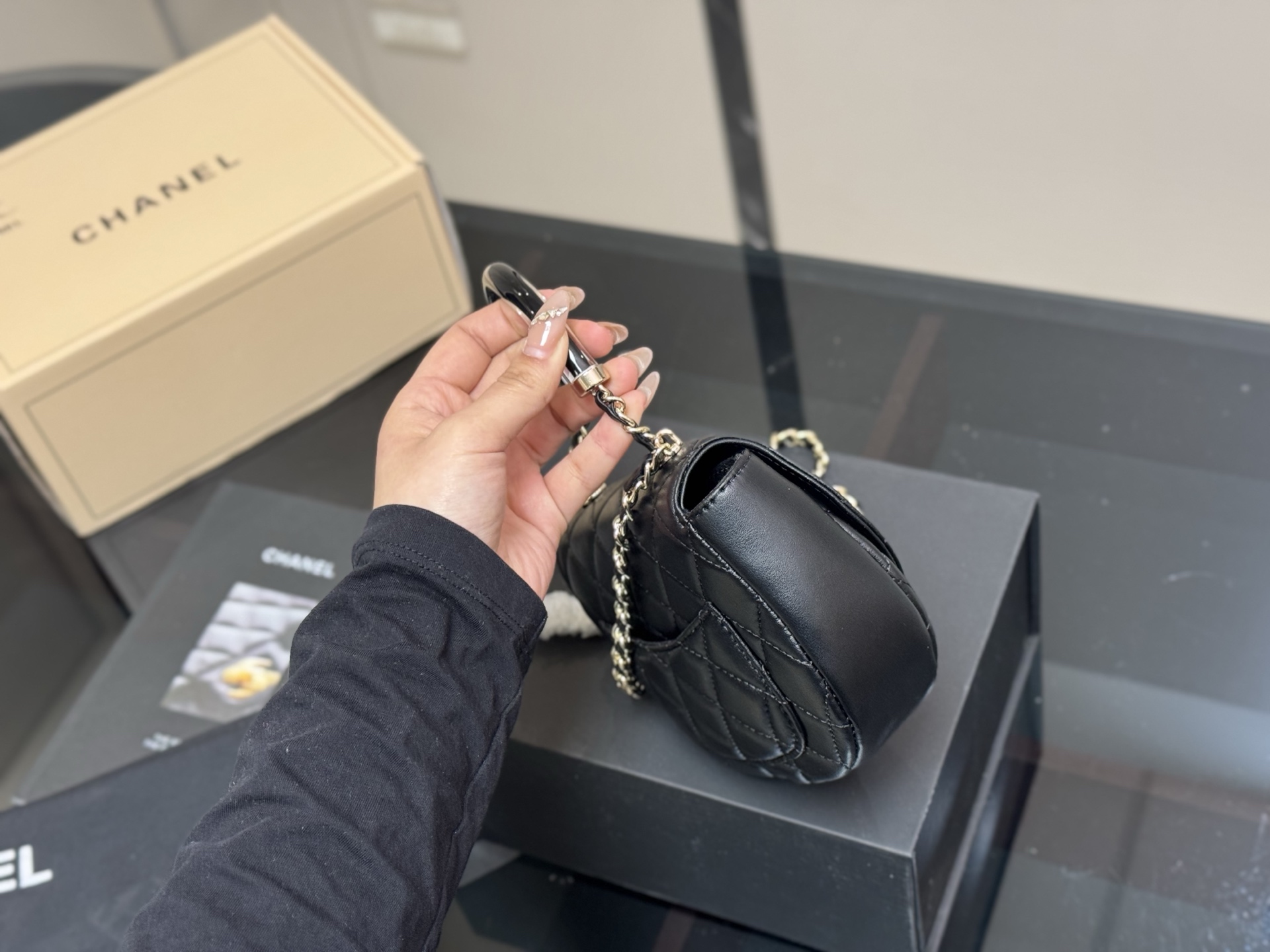 Chanel 25C acrylic handle handbag