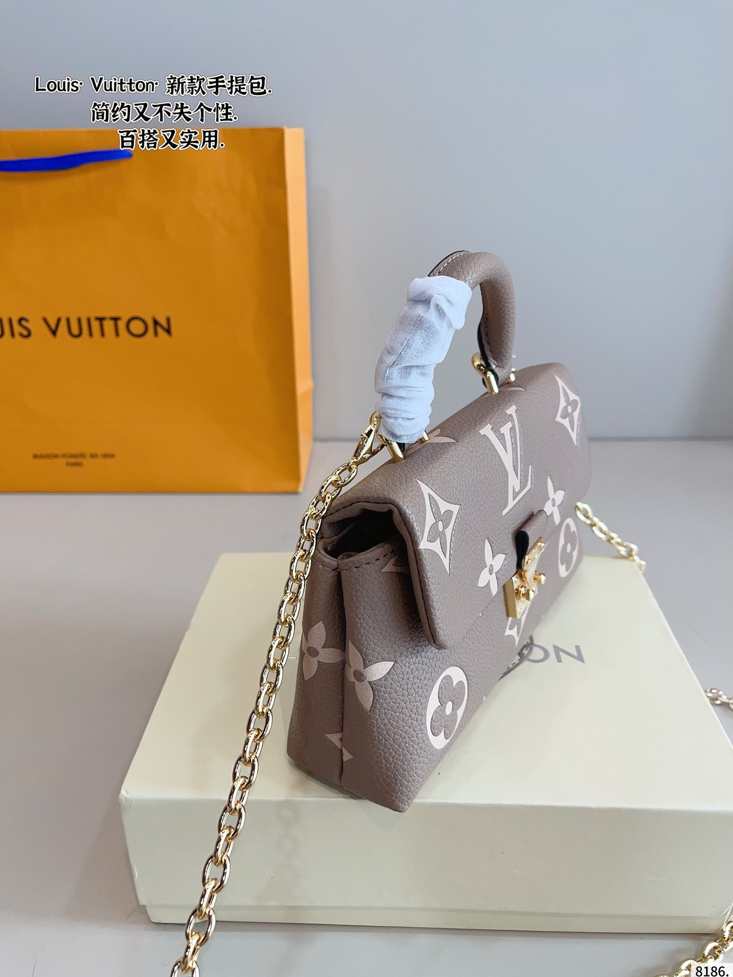 LV messenger bag exquisite and fashionable