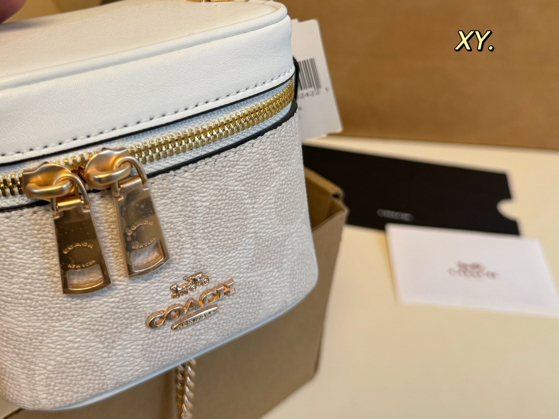 Coach's new Ava portable mini chain box bag lipstick bag