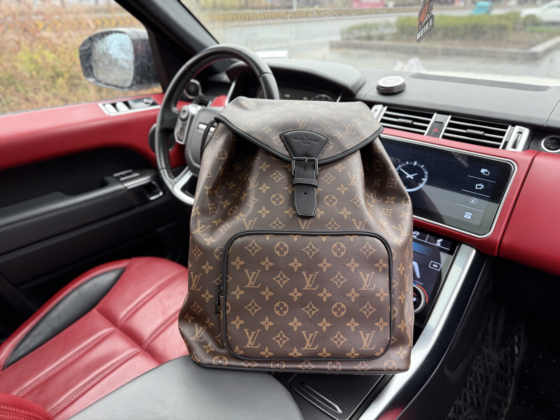 LV backpack full body presbyopia