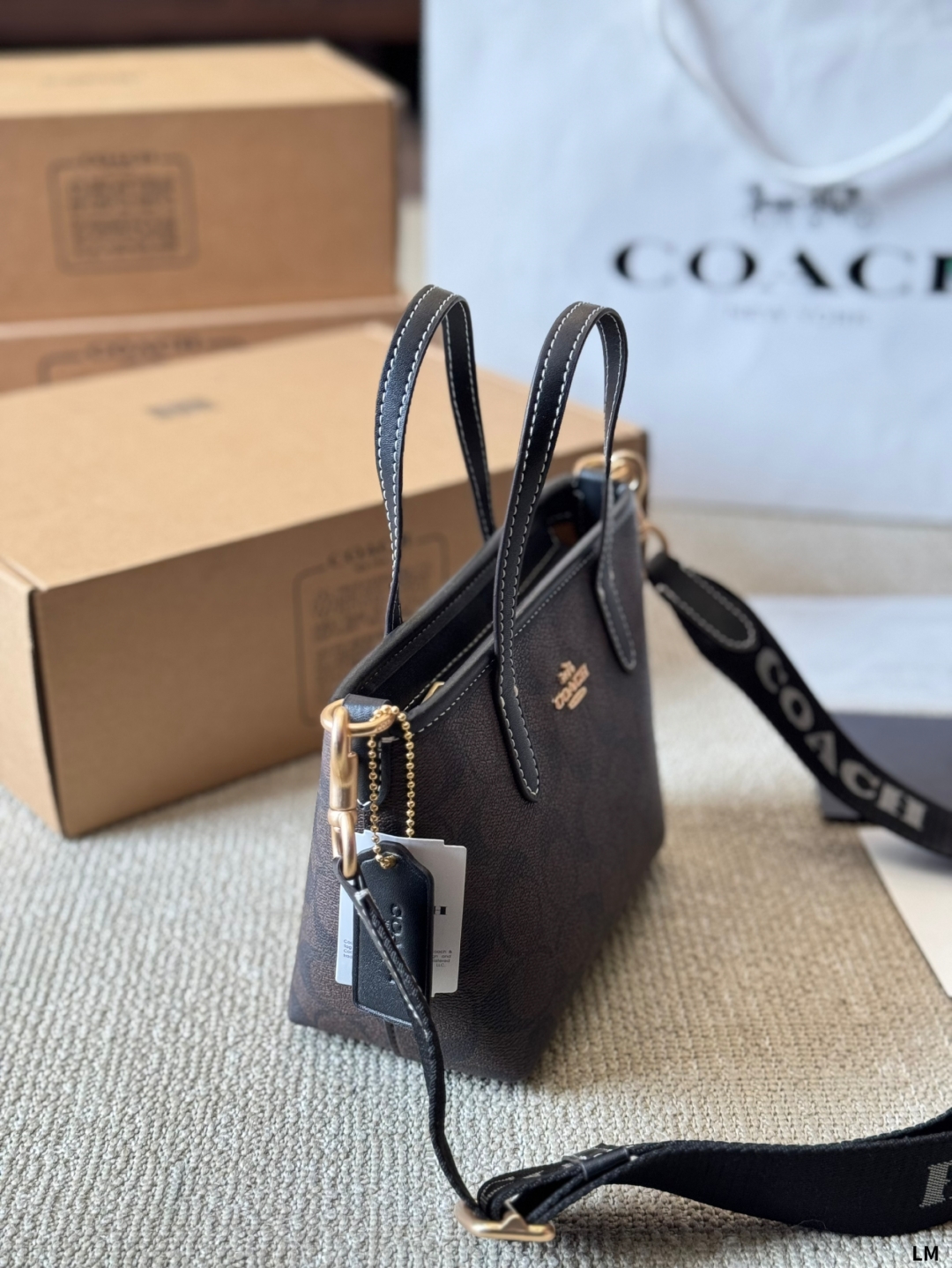 Coach's new small tote bag City series mini size
