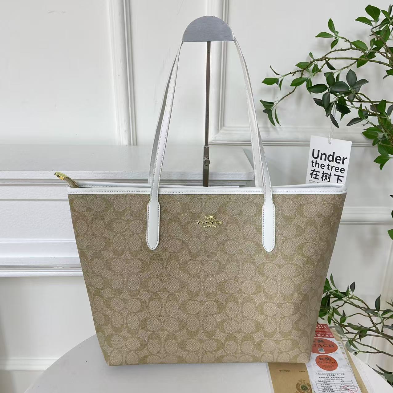 Coach simple fashion shopping bag