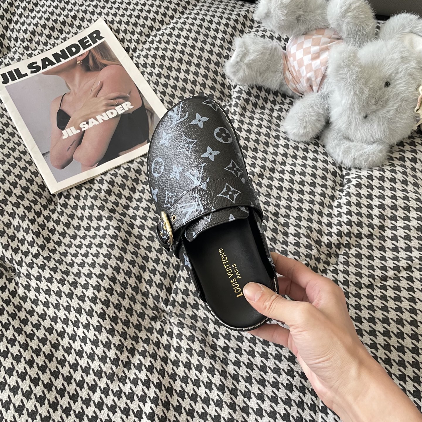 LV couple closed toe slippers