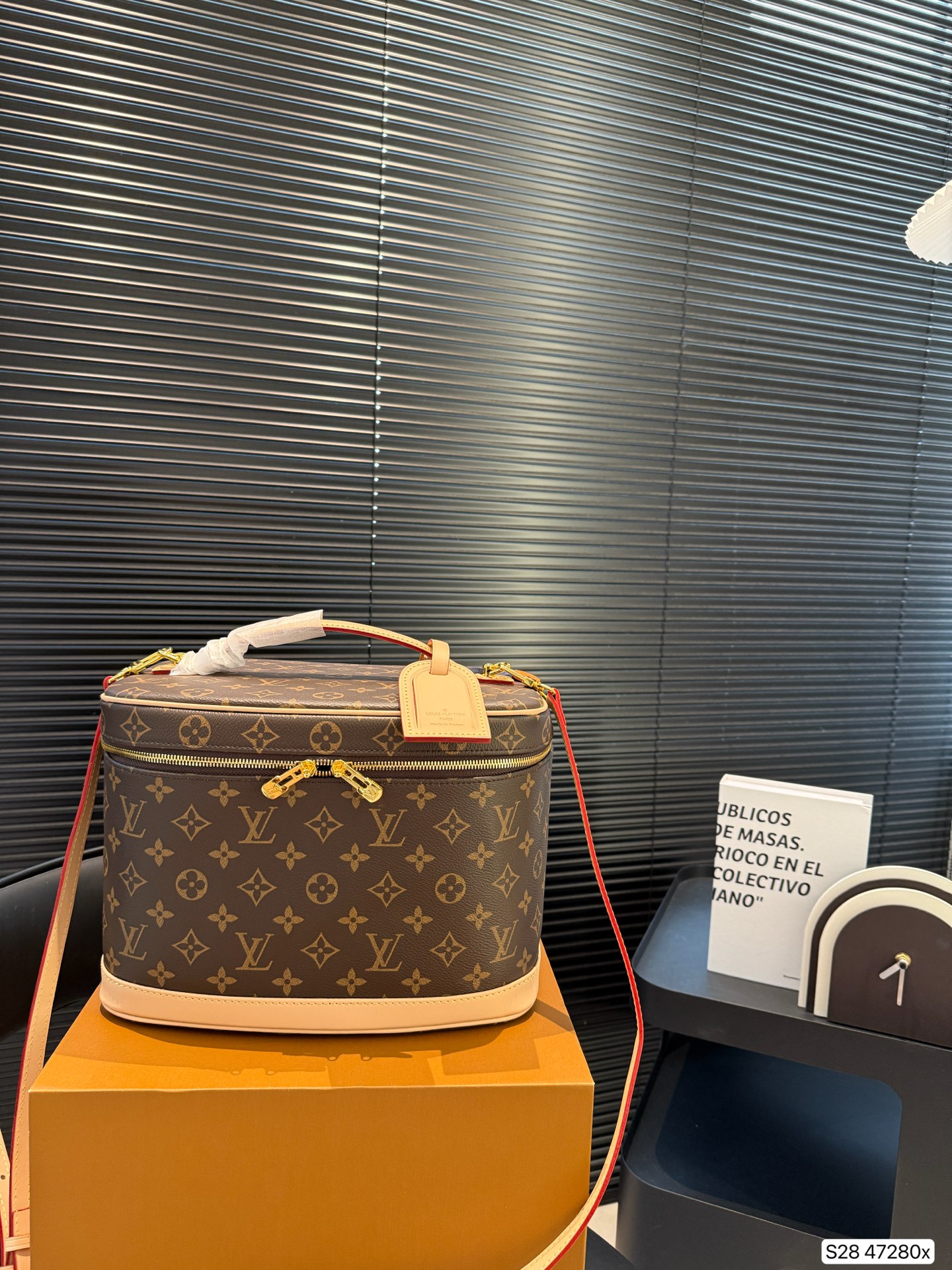 LV fashion cosmetic bag