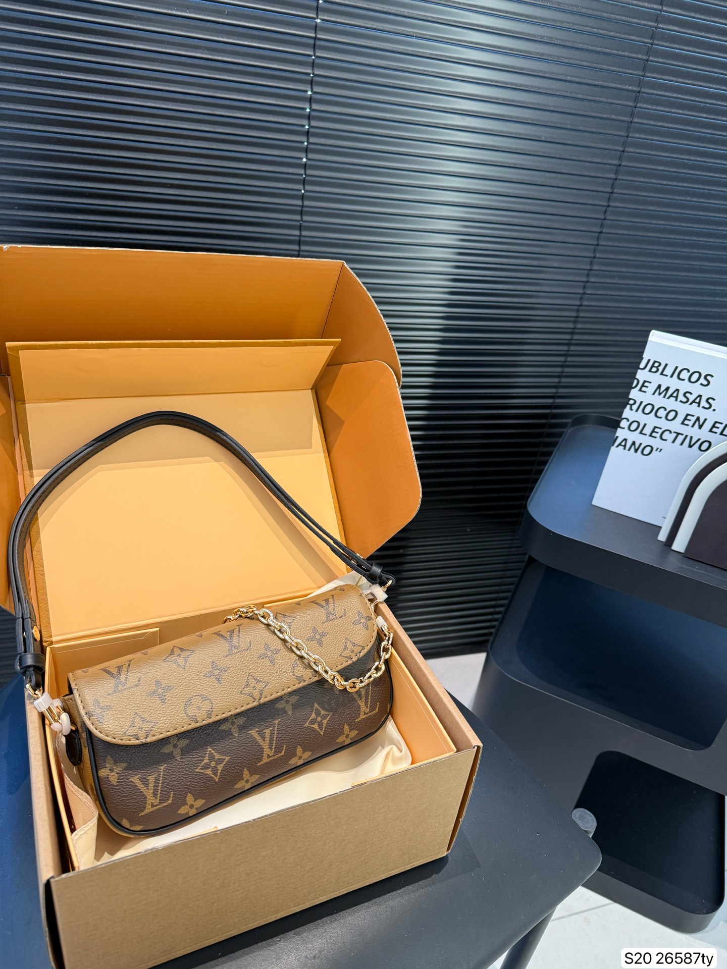 LV ivy underarm bag crossbody bag