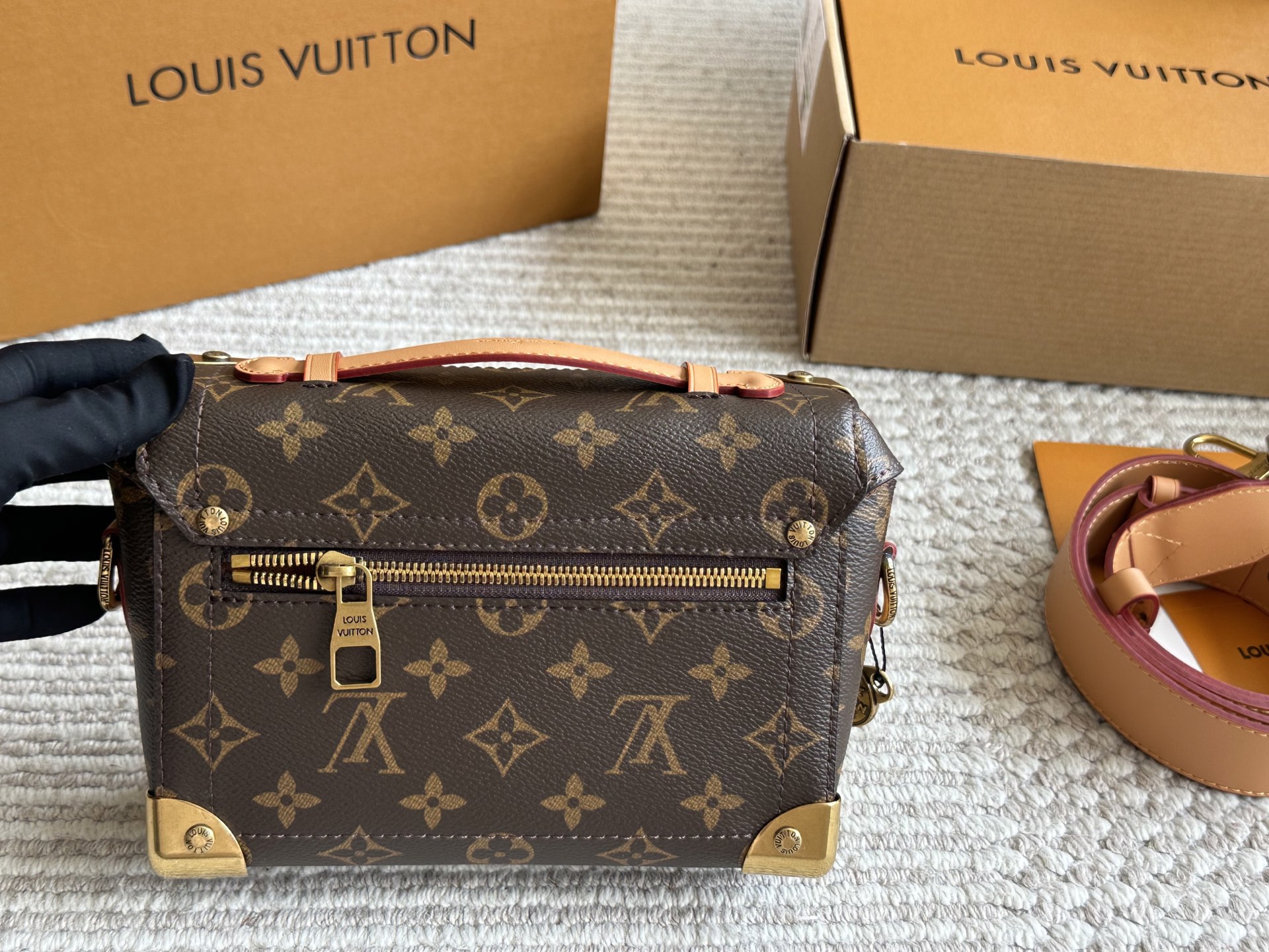 LV men's bag soultrunk box bag