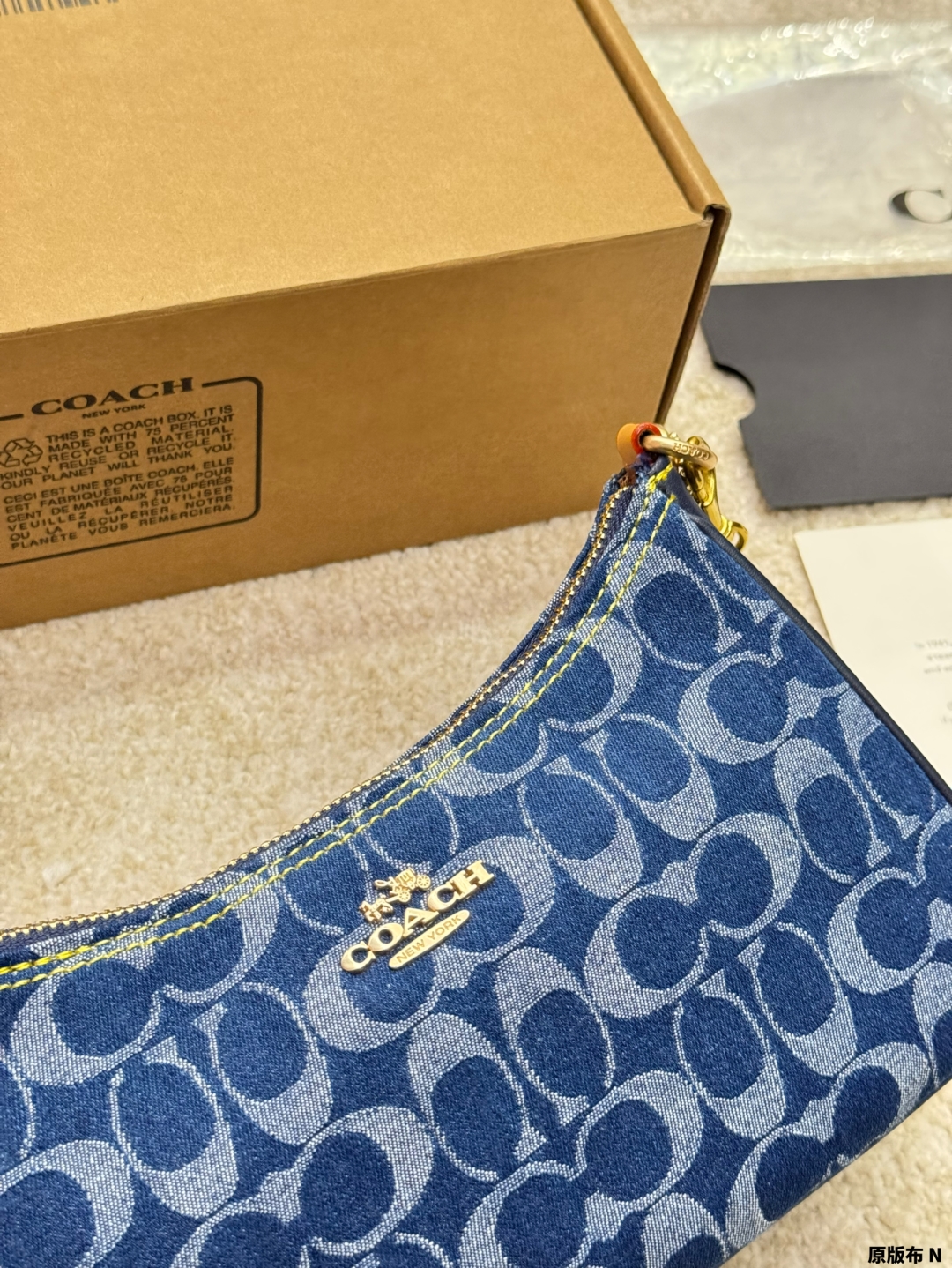 Coach's new Swinger Bag shoulder armpit bag crossbody bag crescent bag