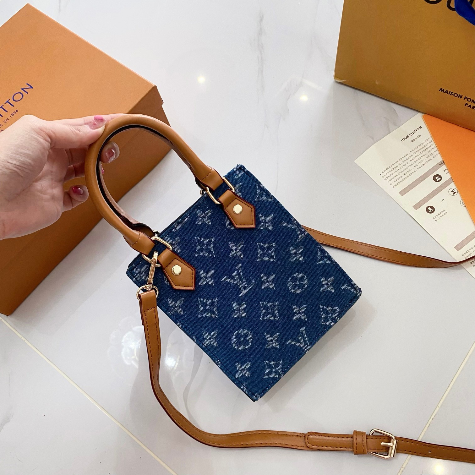 Louis Vuitton Presbyopia Series Handbag Commuting Mini Vertical Tote Bag Shoulder Crossbody Bag