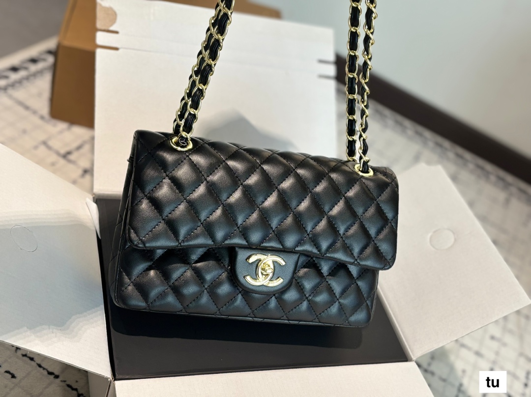 Chanel chain crossbody bag