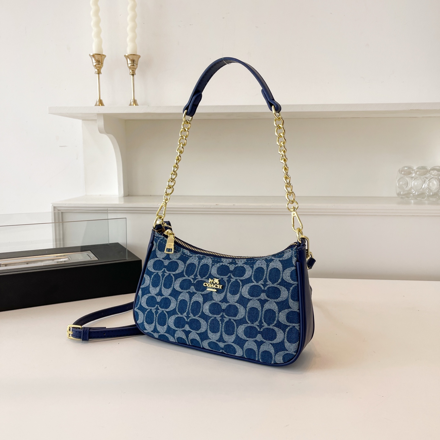 Coach presbyopic shoulder crossbody handbag armpit bag