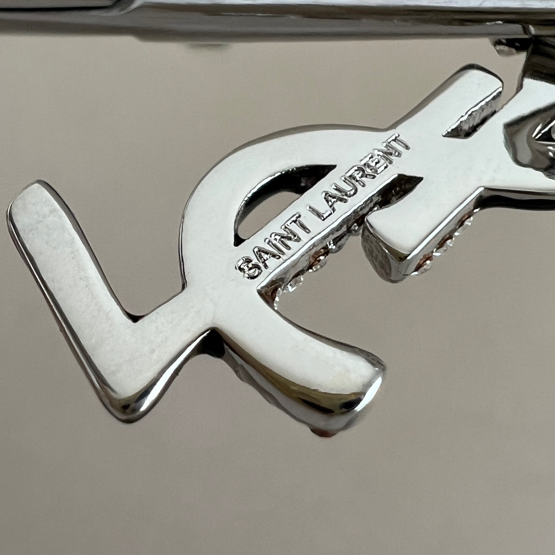 High-end light luxury style fashionable style letter stud earrings texture earrings for women