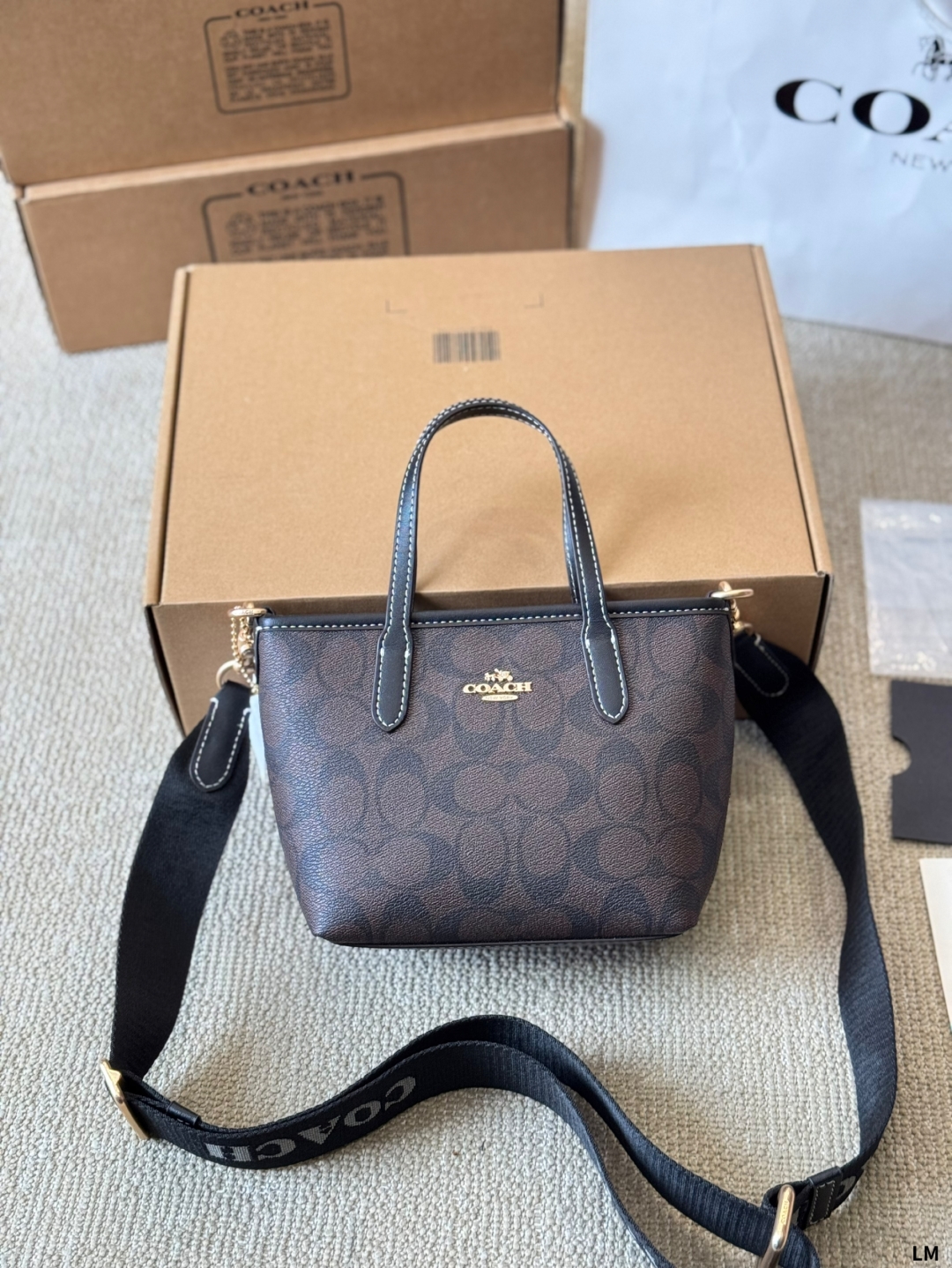 Coach's new small tote bag City series mini size