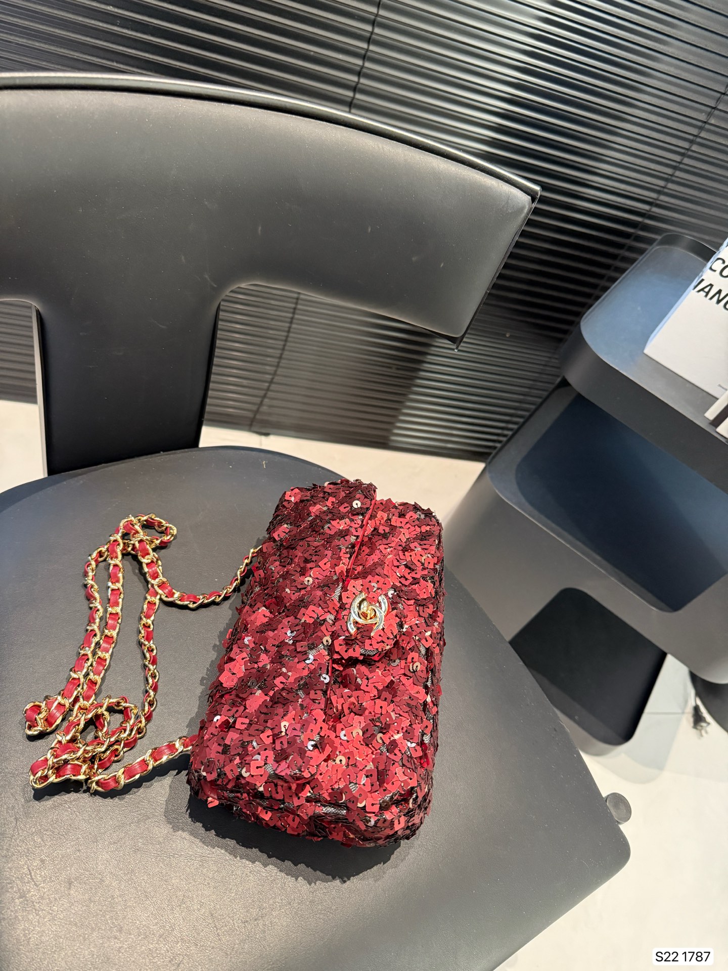 CHANEL Sequined cf chain bag