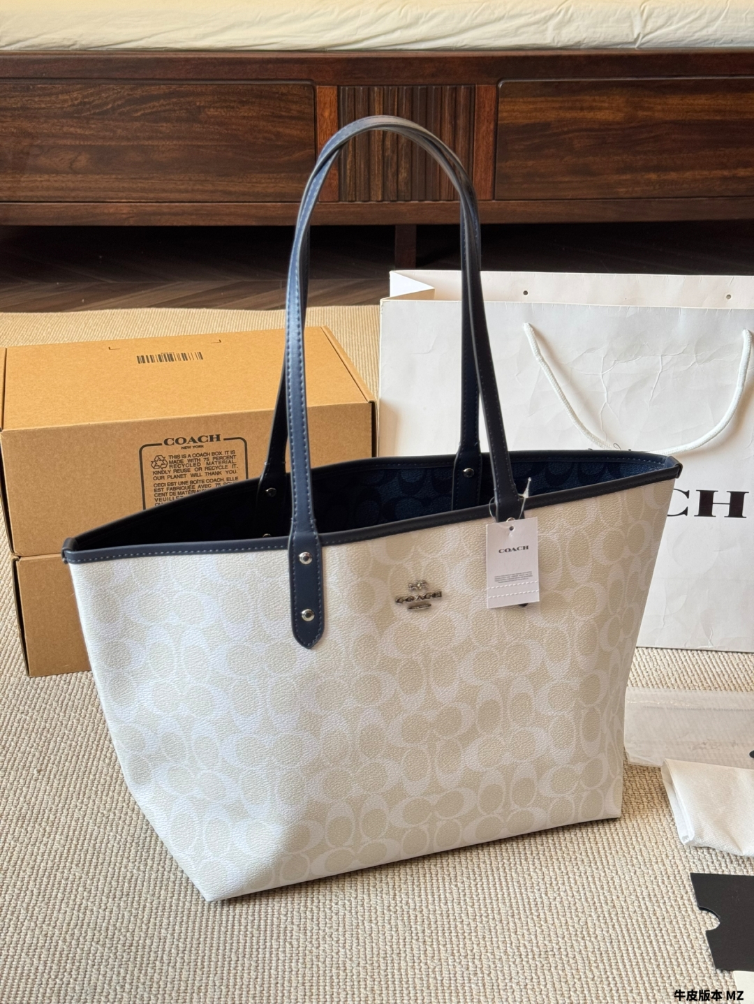Coach & city tote classic tote bag