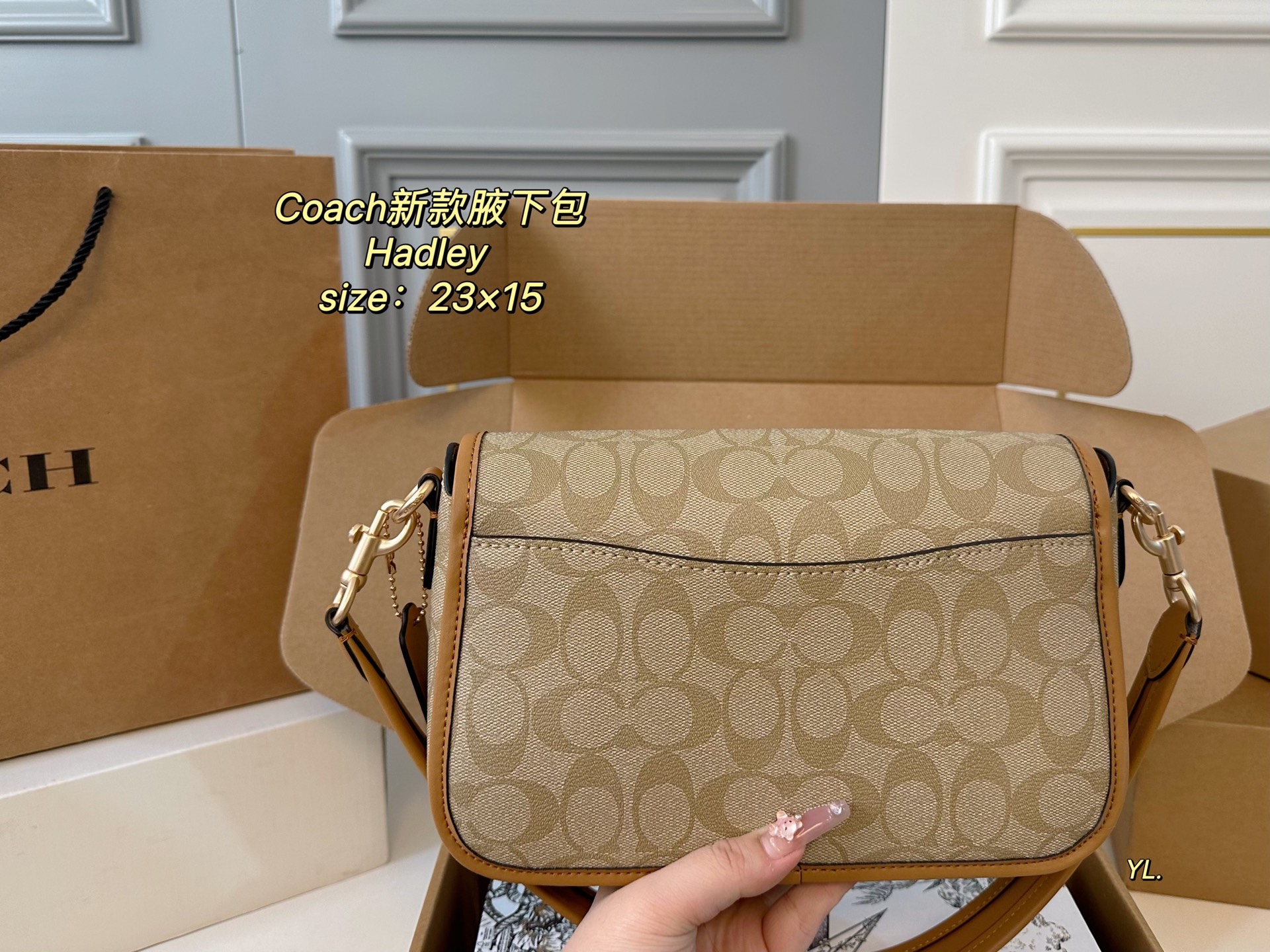 COACH new Hadley underarm bag