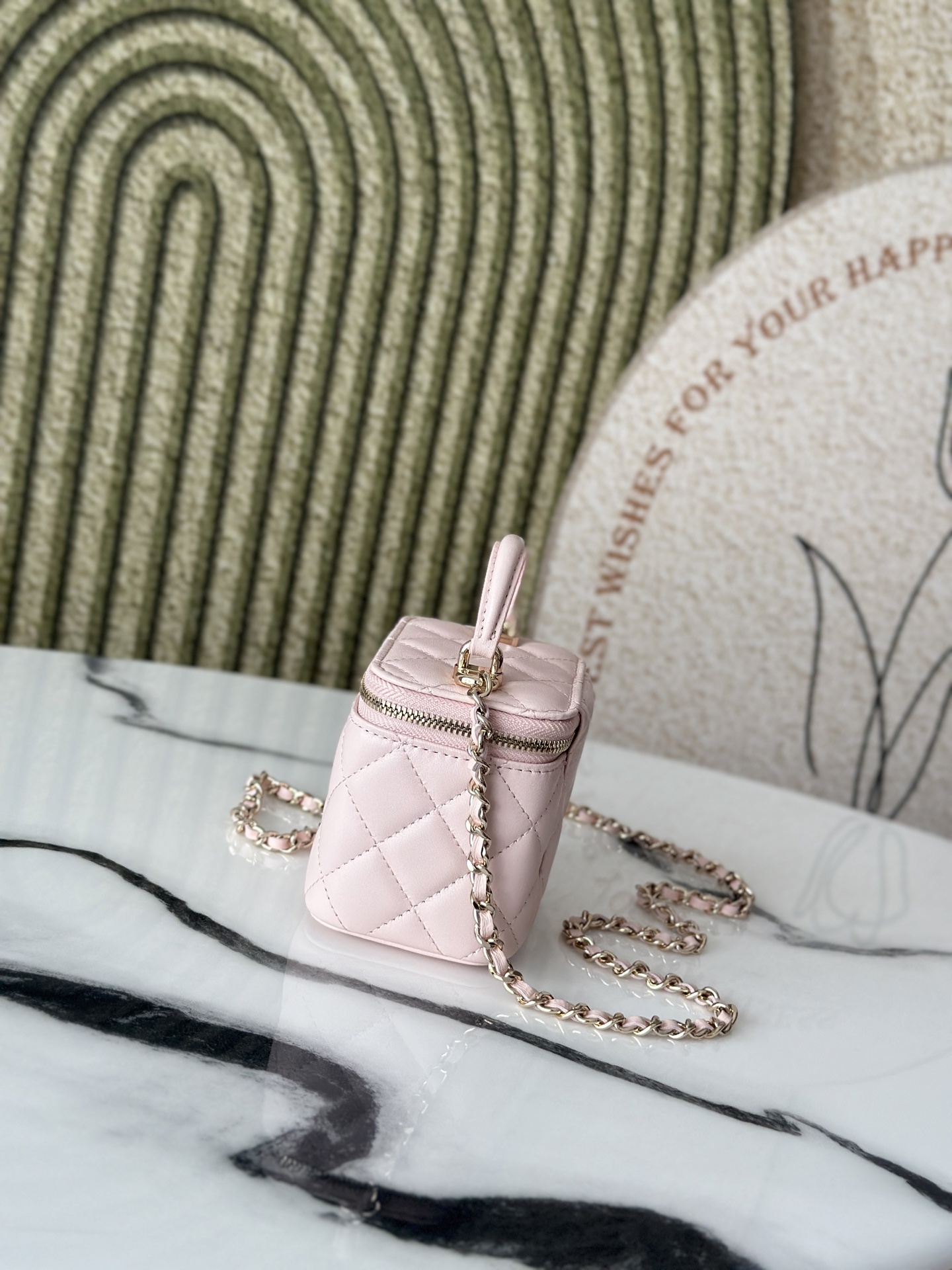 Top version Chanel Chain Makeup Bag with a makeup mirror inside