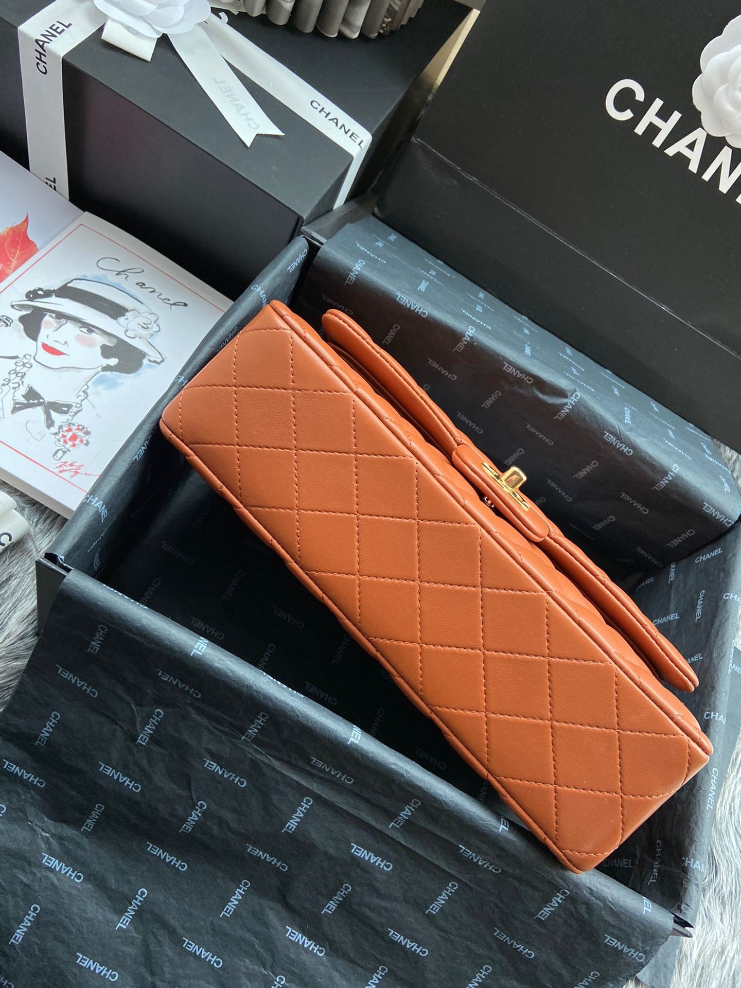 Top version chanel chain shoulder bag