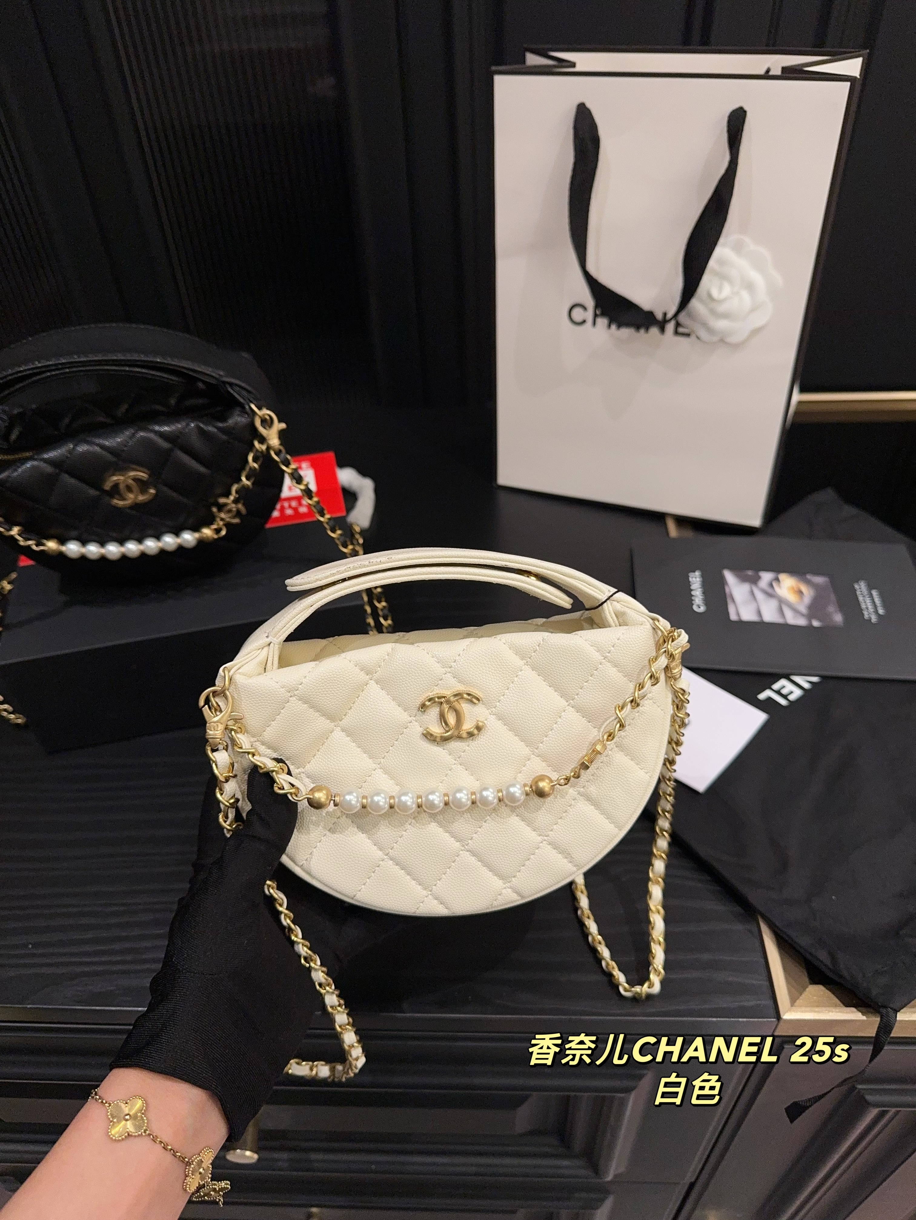 CHANEL 25S hand-held chain bag