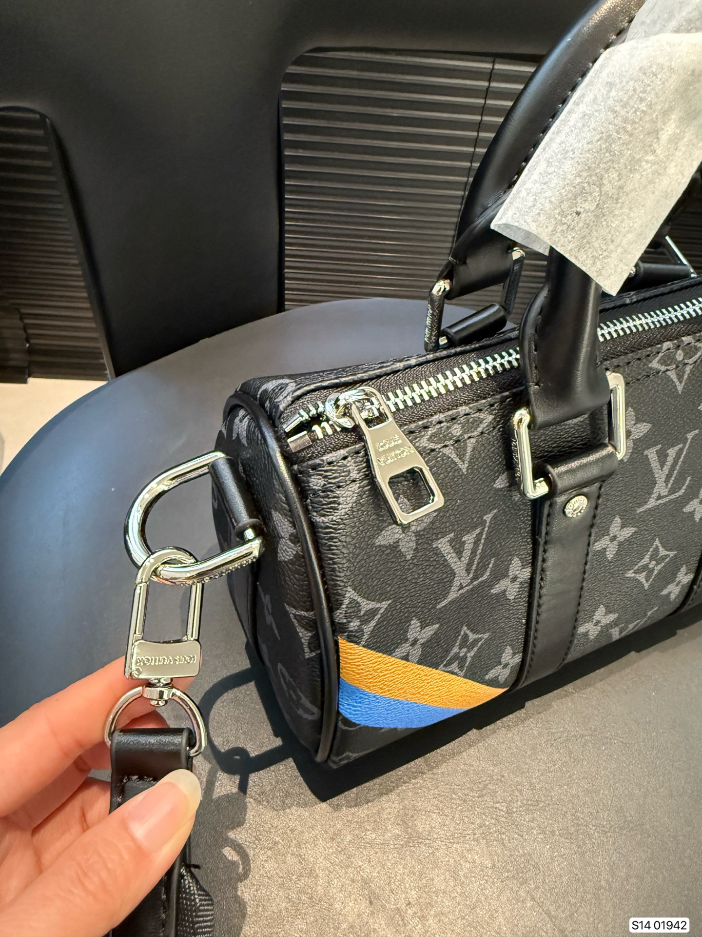 LV keep single shoulder pillow bag