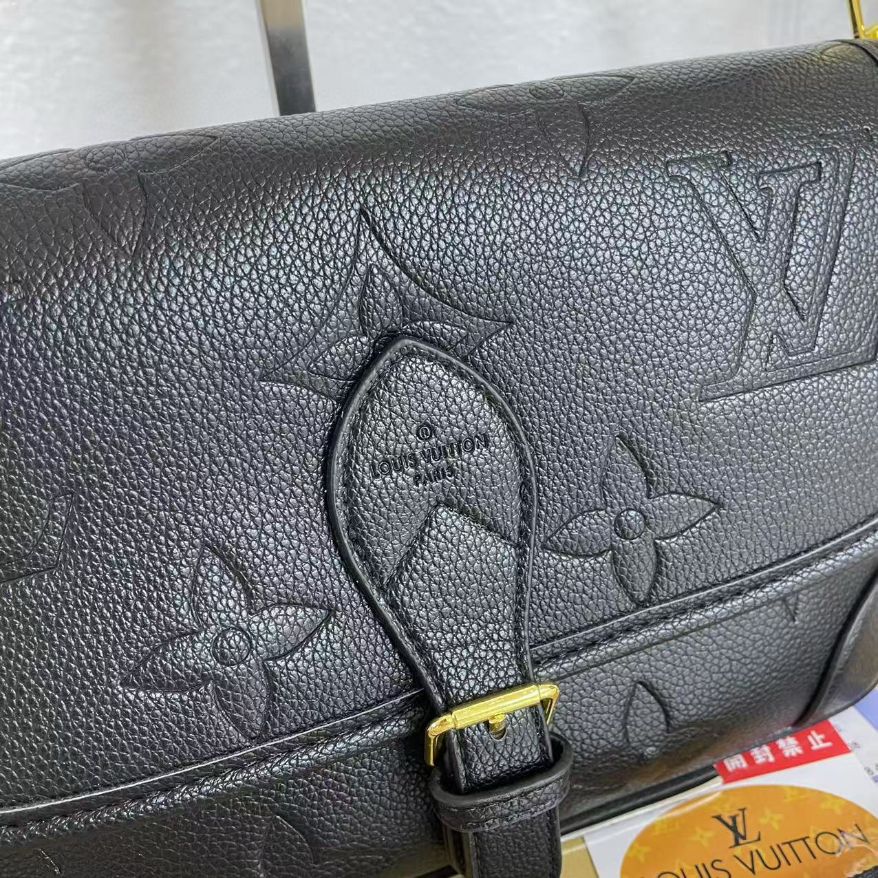 Louis Vuitton Messenger Bag Shoulder Crossbody Underarm Bag