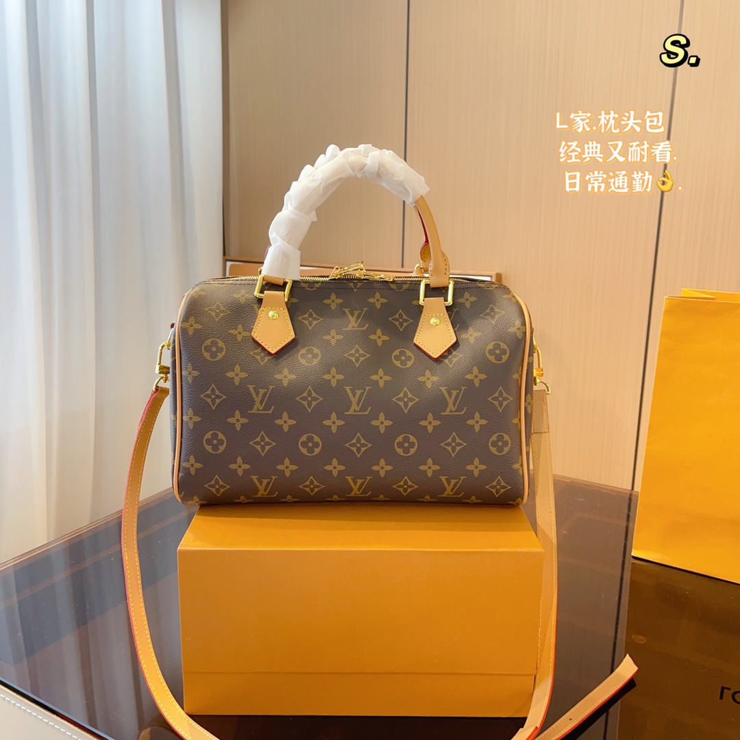 Louis Vuitton presbyopia pillow bag is elegant and low-key