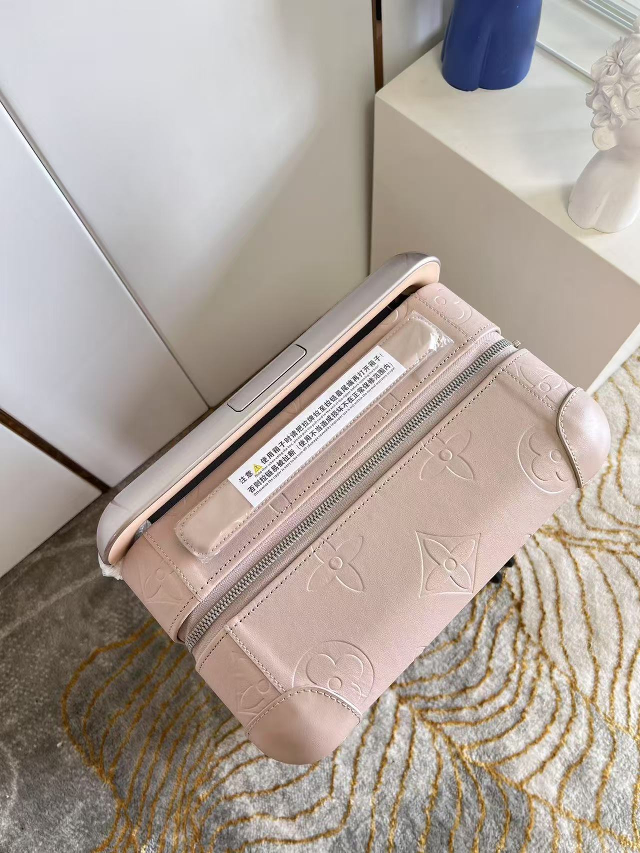 LV HORIZON suitcase