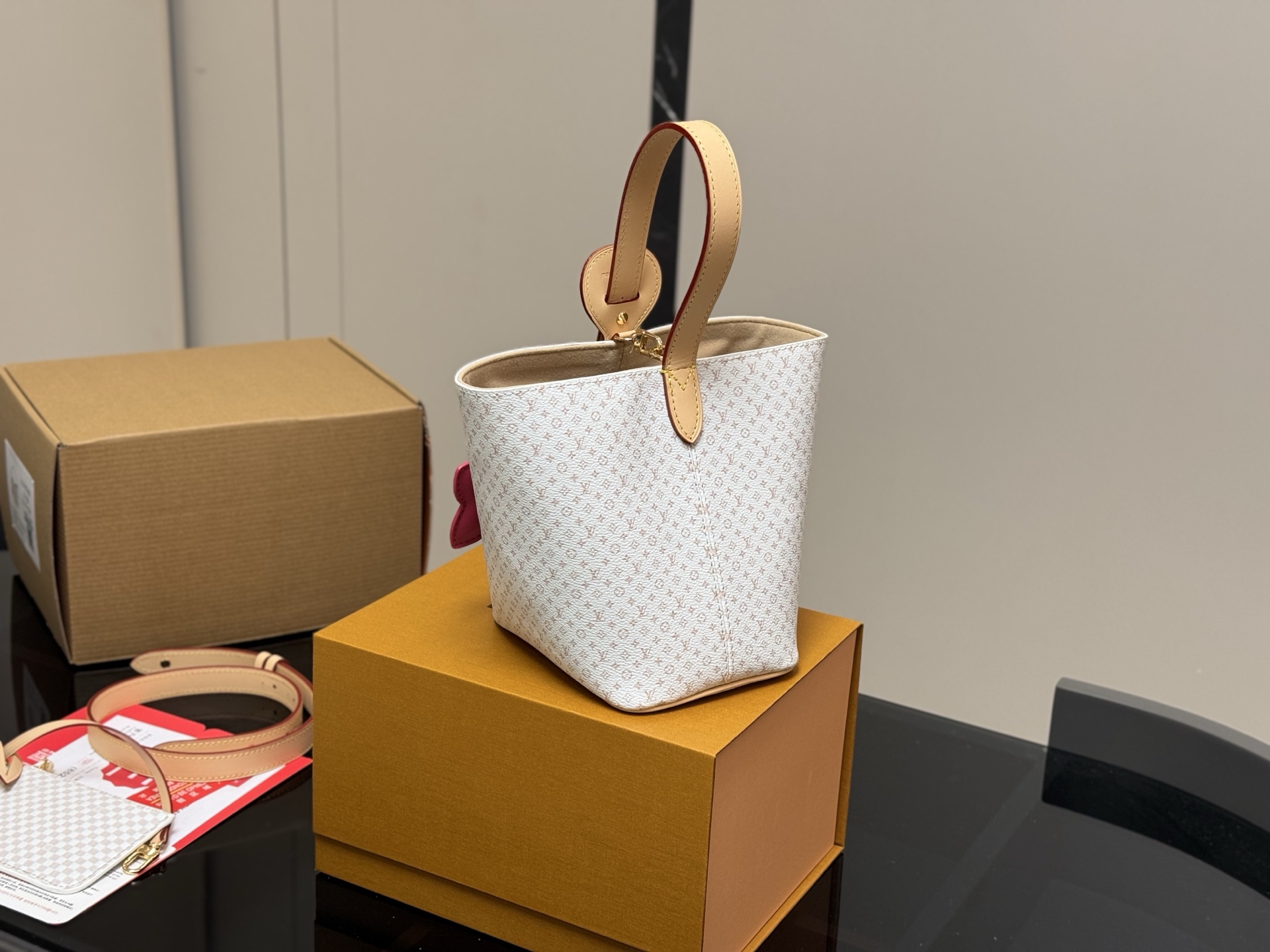 LV shoulder bucket bag